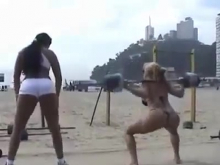 beach squats | brazilian girls 